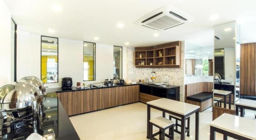 The Circle Hotel Buriram Exterior photo