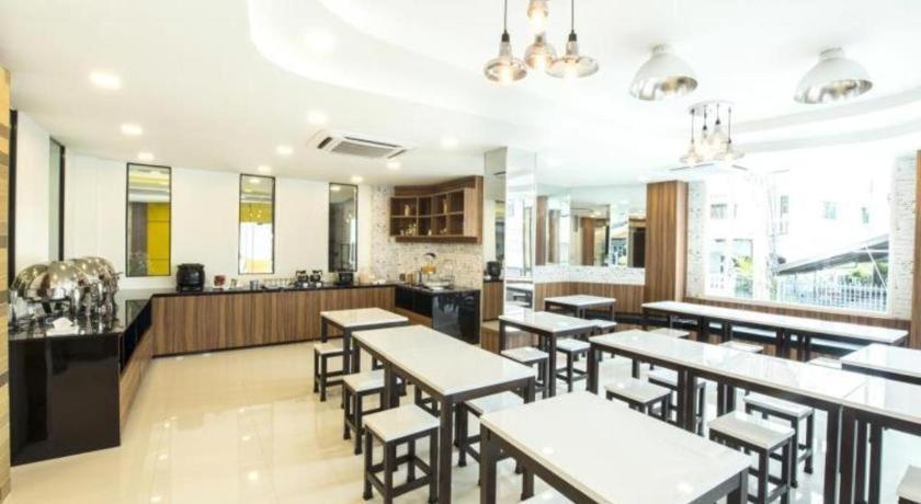 The Circle Hotel Buriram Exterior photo